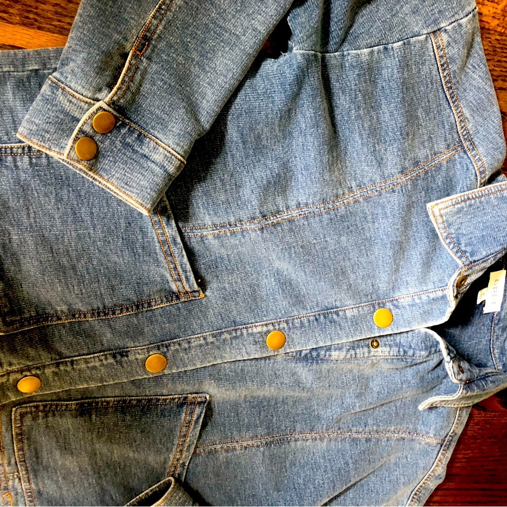 FLASH SALE 24 HOURS Evereve Blue Denim Jacket with Gold Buttons - Picture 2 of 5